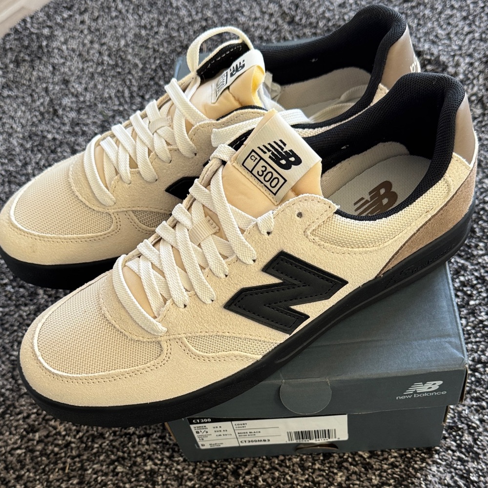 New Balance Men's Beige and Black Sneakers